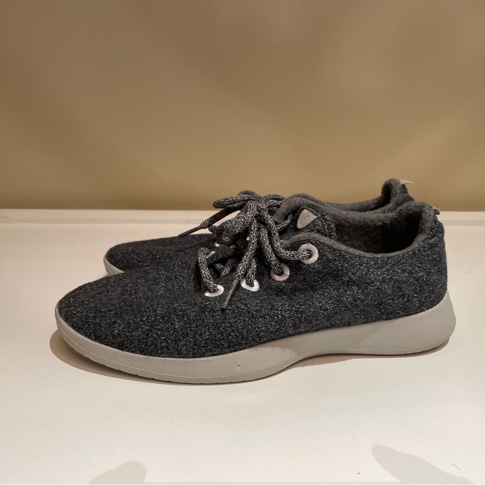 Ladies Allbirds Sneakers Size 10 Lightweight. Grey with white soles.